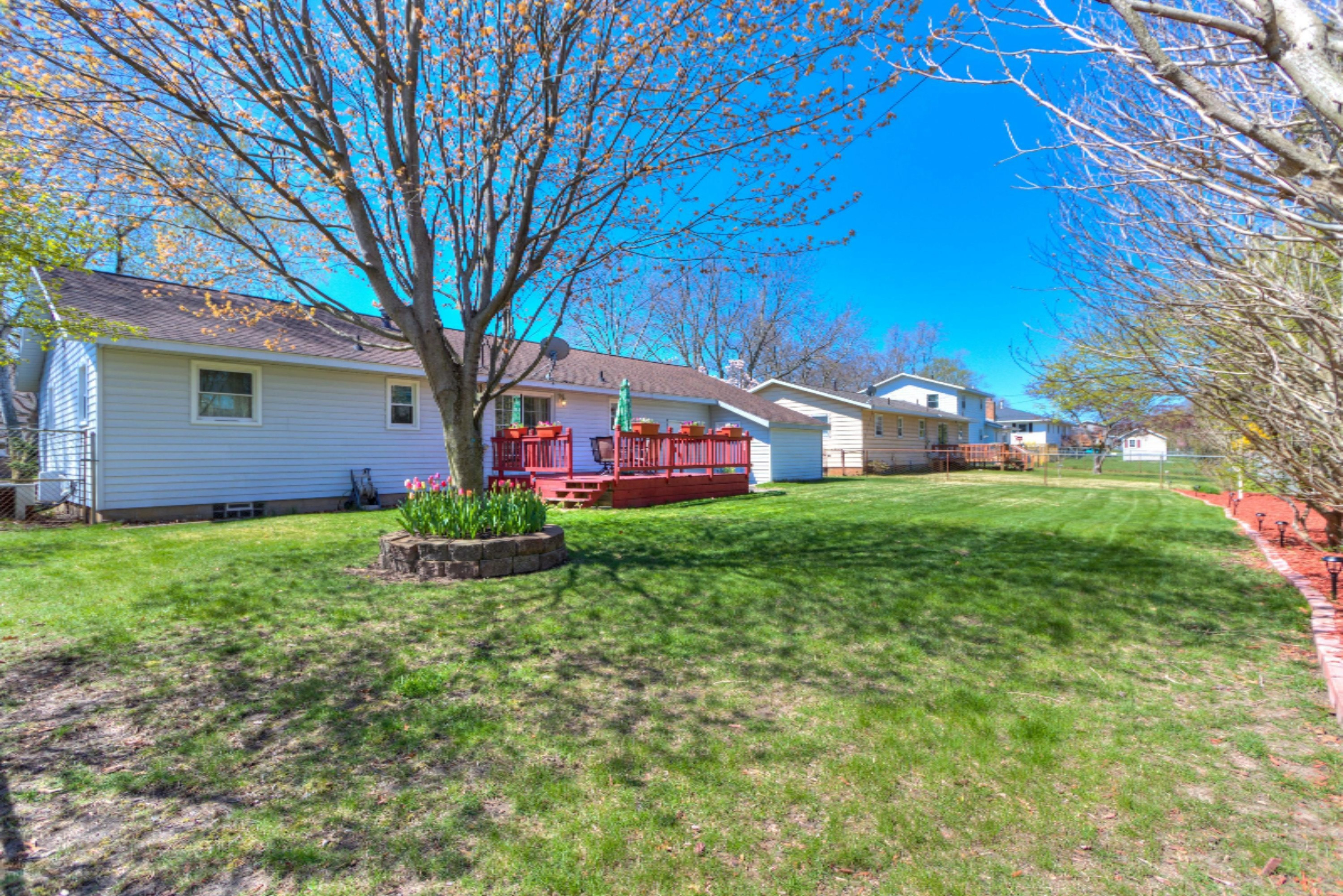 1474 Woodside Road Muskegon, MI 49441 - Photo 45 of 45 backyars 2