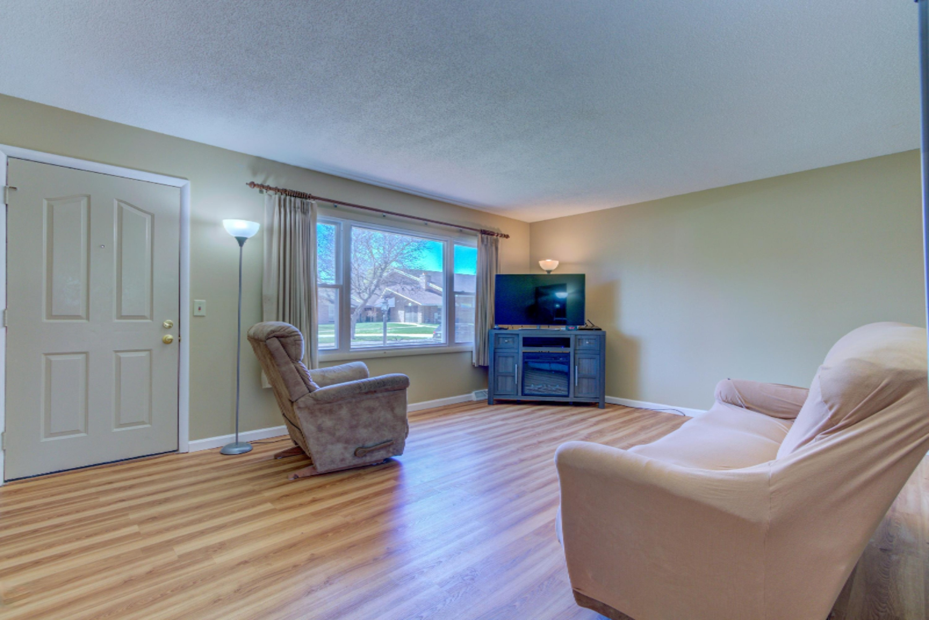 1474 Woodside Road Muskegon, MI 49441 - Photo 10 of 45 Living Room 1