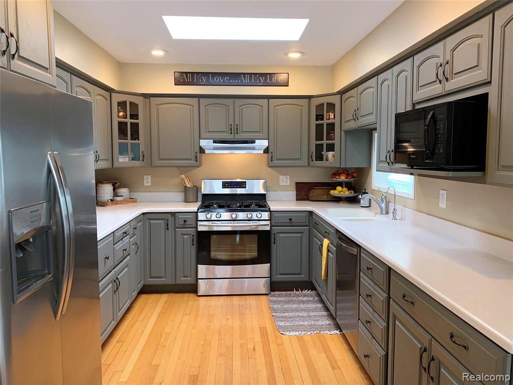 5823 Hinchey Road Howell, MI 48843 - Photo 3 of 47