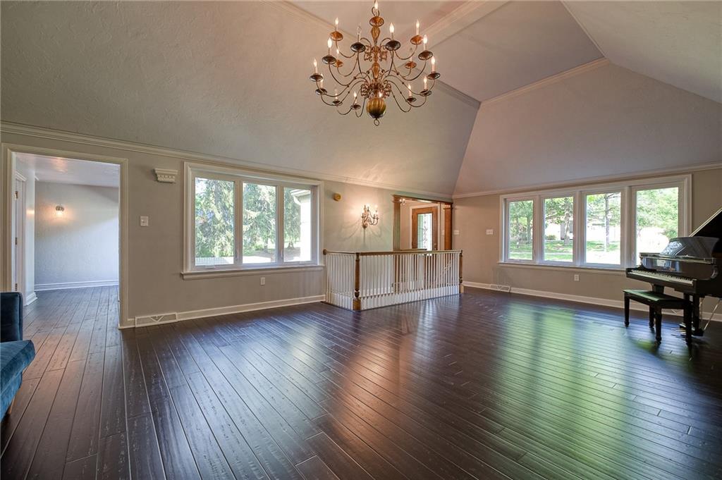 331 Jacks Run Road Pittsburgh, PA 15202 - Photo 5 of 25 Gallery Image 5