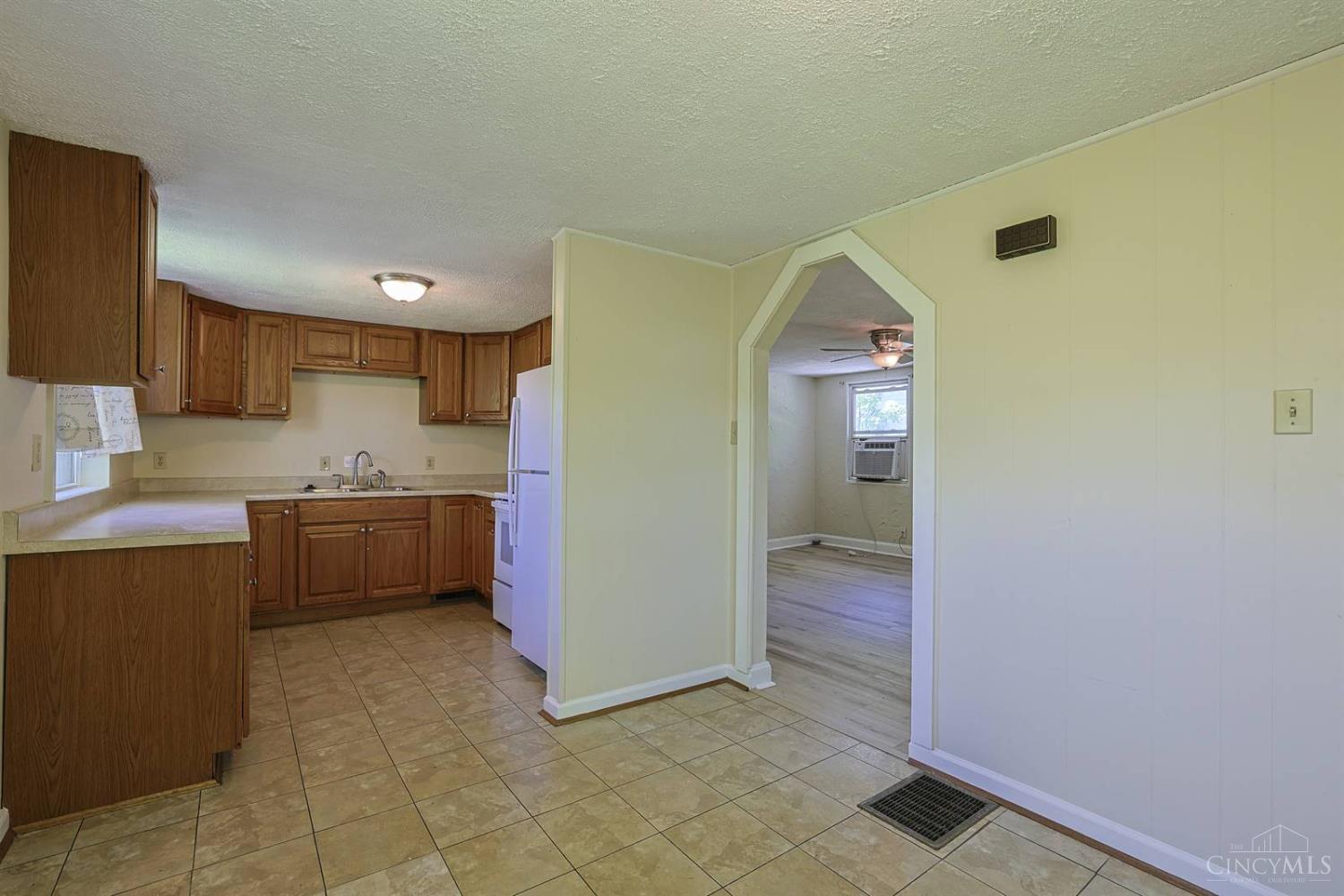 6210 Berauer Road, Unit 2 Cincinnati, OH 45248 - Photo 3 of 18