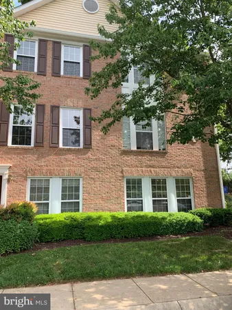 $2,500 | 7919 Foxcrest Court, Unit 7919, Potomac, MD 20854