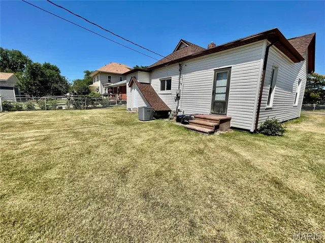 $1,025 | 501 Monroe Street, East Alton, IL 62024