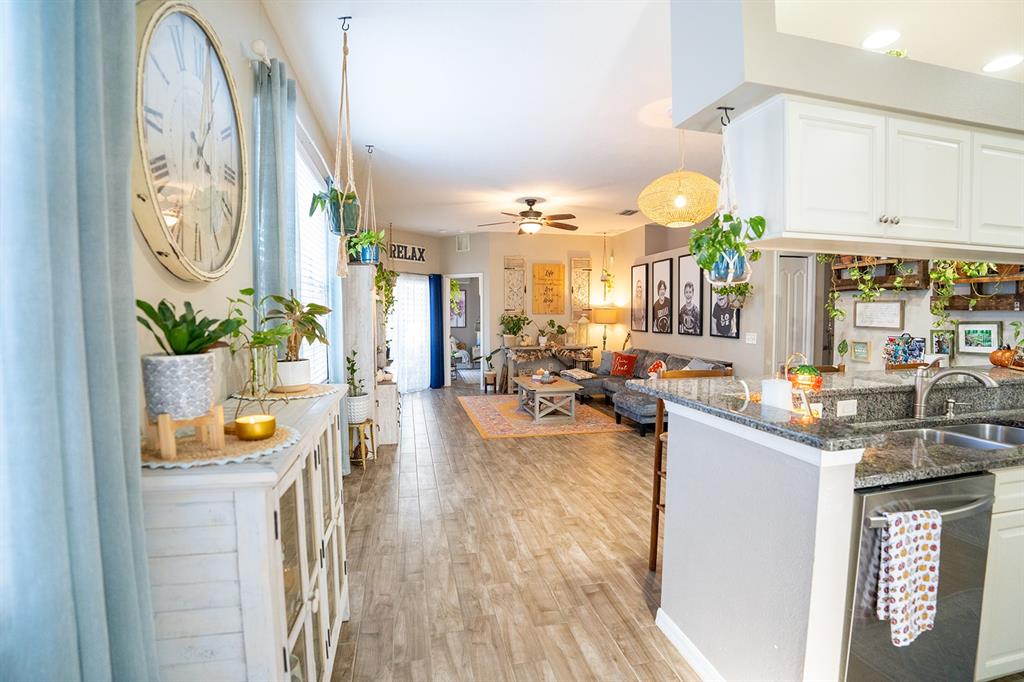 6207 Kiteridge Drive Lithia, FL 33547 - Photo 17 of 39 a view of a living room and kitchen