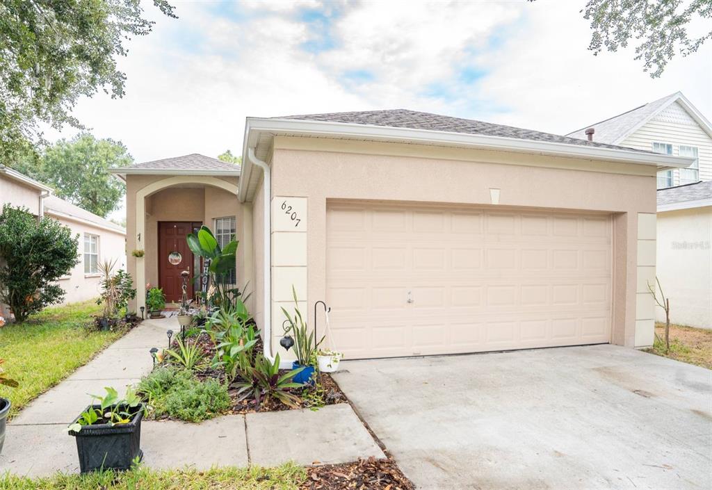 6207 Kiteridge Drive Lithia, FL 33547 - Photo 2 of 39 a front view of a house with garden