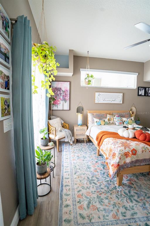 6207 Kiteridge Drive Lithia, FL 33547 - Photo 23 of 39 a bed room with a bed and a potted plant
