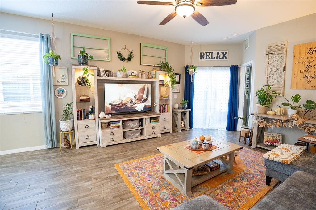 6207 Kiteridge Drive Lithia, FL 33547 - Photo 6 of 39 a living room with furniture and a flat screen tv
