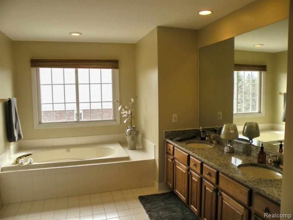 4159 Wincrest Lane Rochester, MI 48306 - Photo 20 of 35