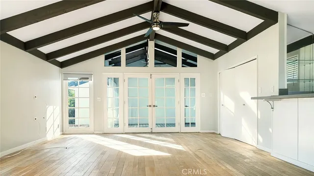 a view of a livingroom with a ceiling fan
