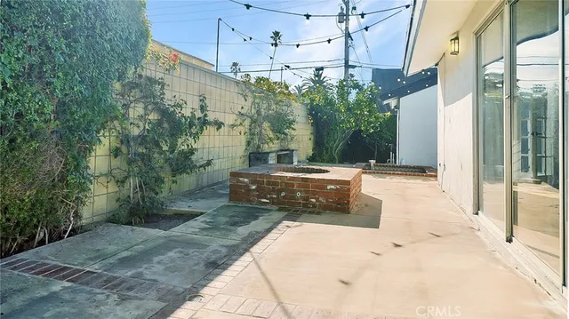 a view of a back yard of the house