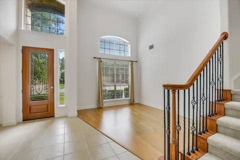 a view of an entryway with livingroom