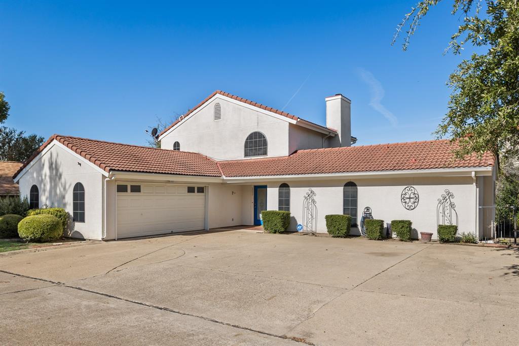 3002 Preston Court Rockwall, TX 75087 - Photo 39 of 39 a view of garage with plants and large tree