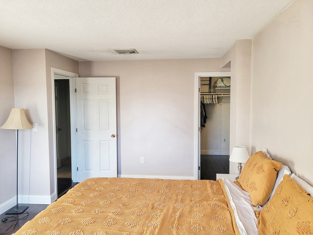 1029 Pleasant Street, Unit 20 Worcester, MA 01602 - Photo 10 of 16 a bedroom with a bed and a lamp