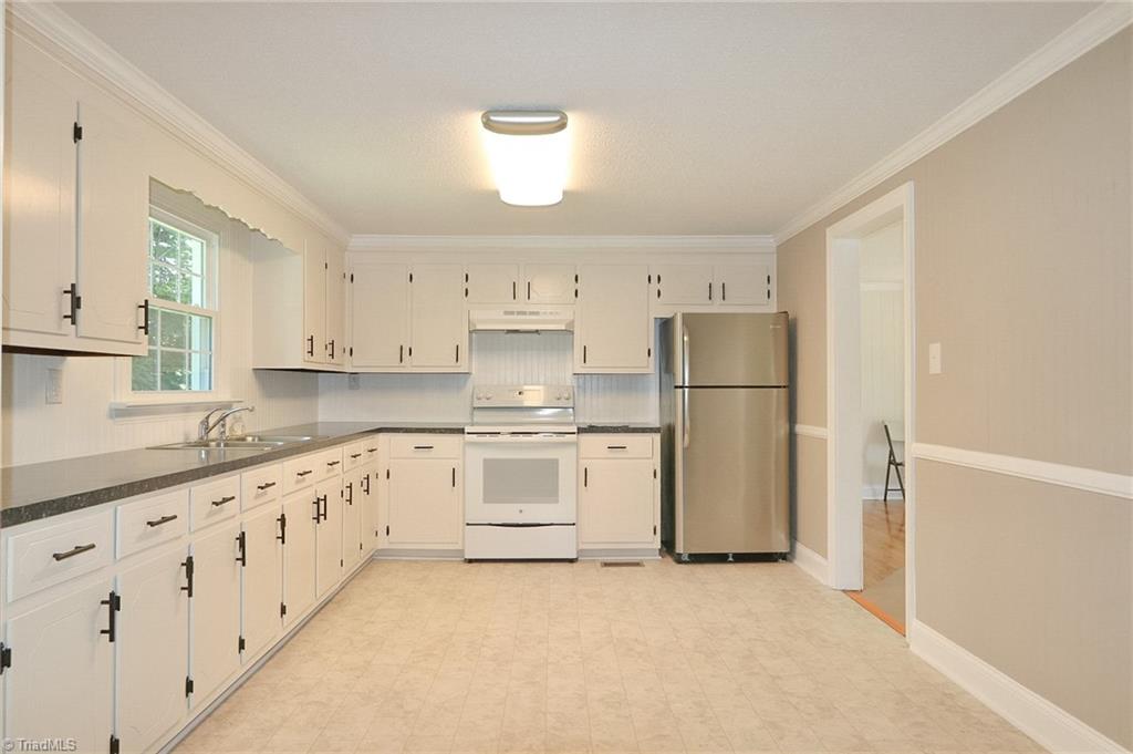 1279 Hoots Road Ronda, NC 28670 - Photo 7 of 45 Gallery Image 7