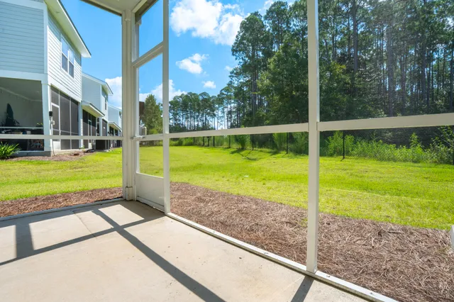 a view of a house with backyard and garden