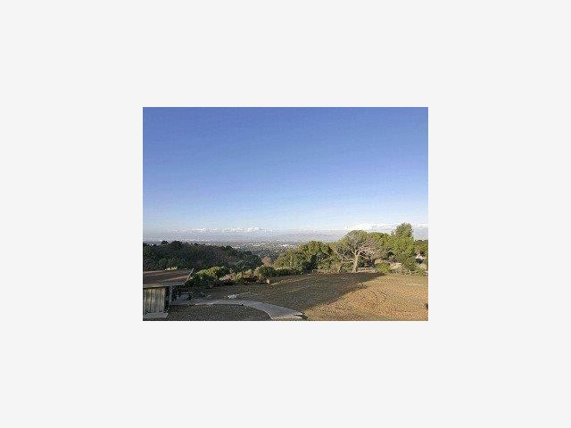 22525 Rolling Hills Road Saratoga, CA 95070 - Photo 3 of 9