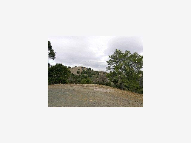22525 Rolling Hills Road Saratoga, CA 95070 - Photo 5 of 9