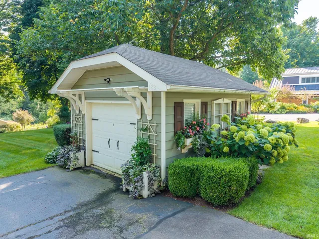 $3,600,000 | 11425 North Cedar Point High Road, Syracuse, IN 46567