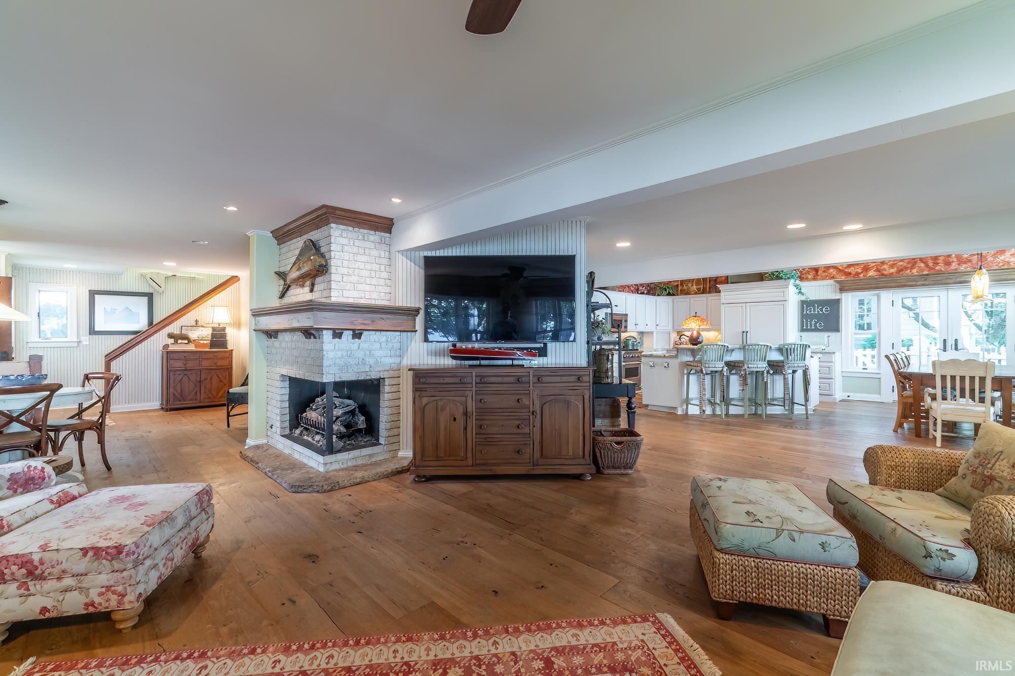 11425 North Cedar Point High Road Syracuse, IN 46567 - Photo 7 of 35