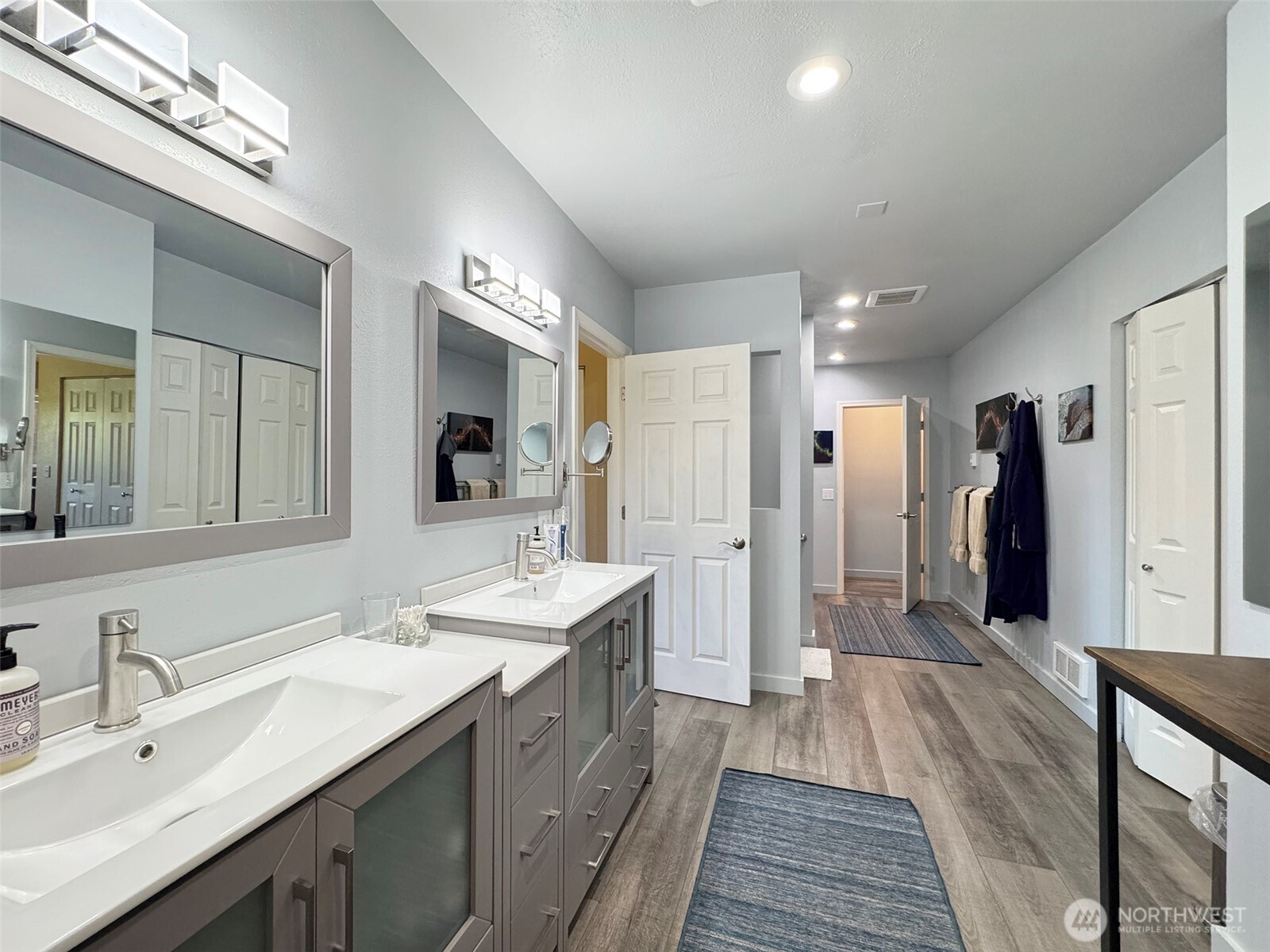 866 Jamestown Road Sequim, WA 98382 - Photo 22 of 40 a spacious bathroom with a double vanity sink and a mirror