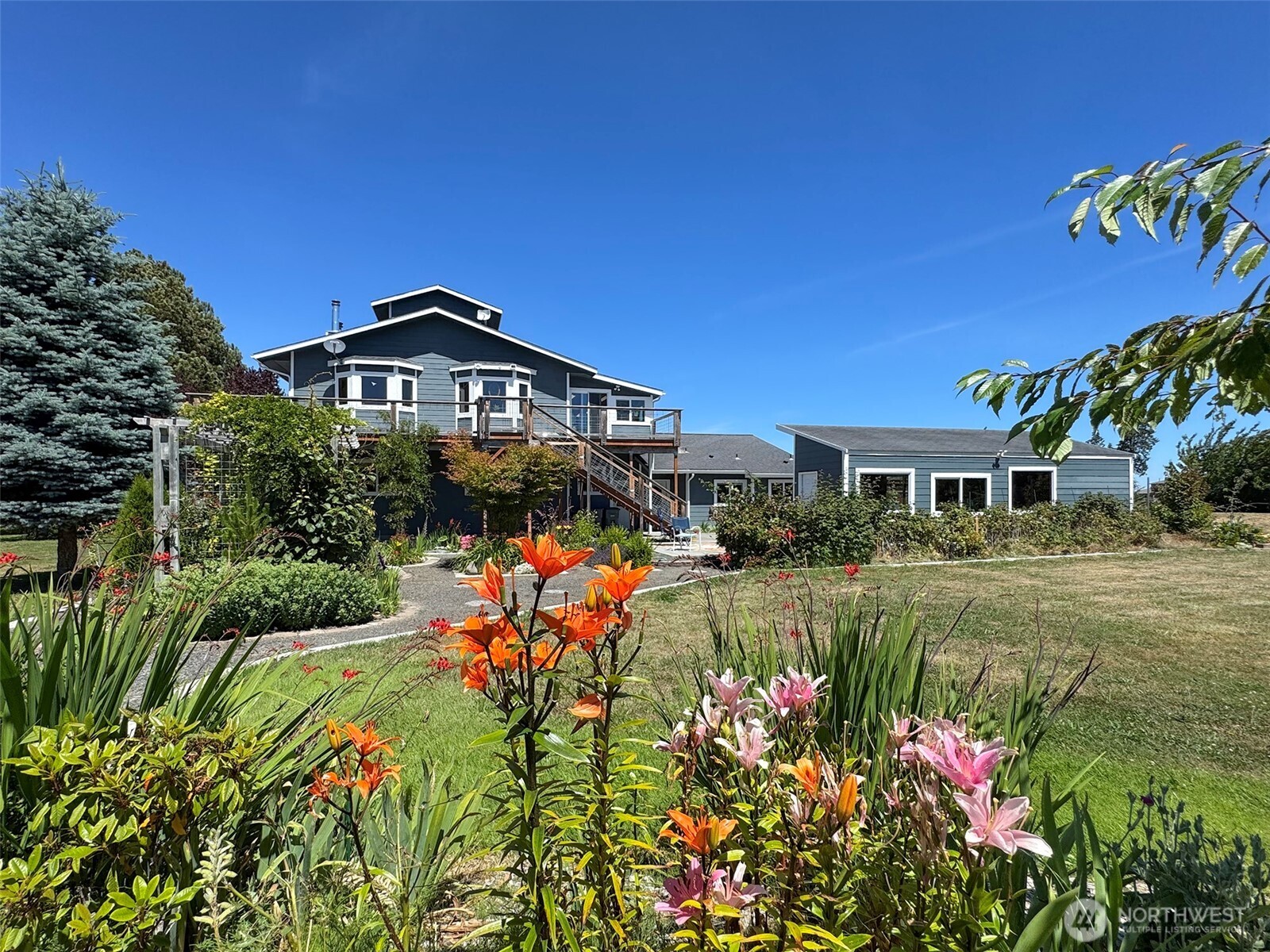 866 Jamestown Road Sequim, WA 98382 - Photo 32 of 40 a front view of a house with a big yard
