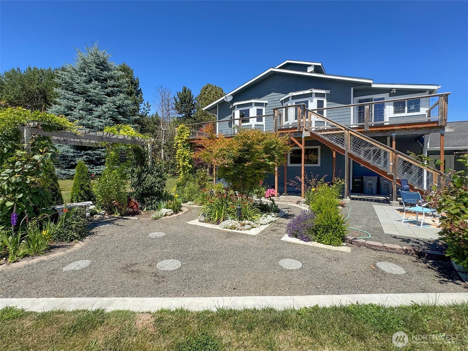 866 Jamestown Road Sequim, WA 98382 - Photo 33 of 40 a front view of a house with a yard