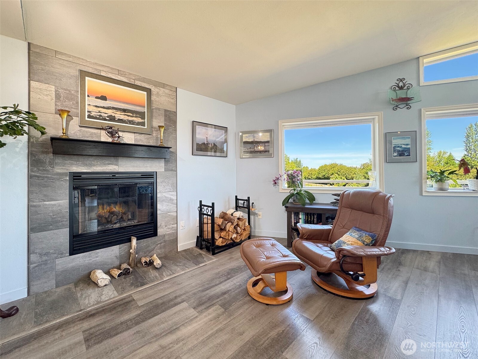 866 Jamestown Road Sequim, WA 98382 - Photo 10 of 40 a living room with furniture and wooden floor