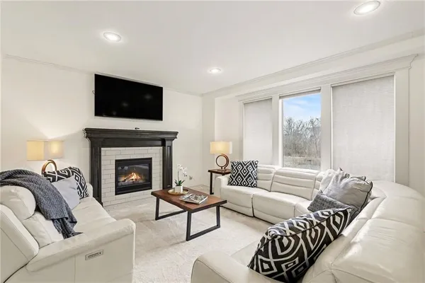 $575,000 | 4212 Southwest Stoney Brook Drive, Lee's Summit, MO 64082