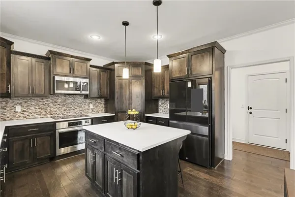 $575,000 | 4212 Southwest Stoney Brook Drive, Lee's Summit, MO 64082