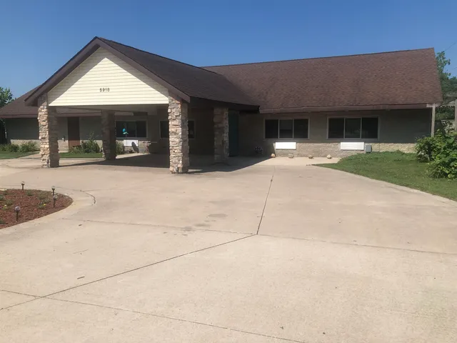 $475,000 | 5918 Park Ridge Road, Loves Park, IL 61111