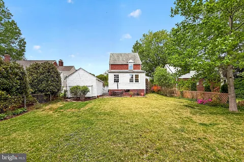 a picture of a wall with white walls