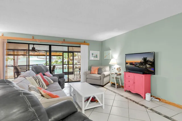 $610,000 | 423 Sombrero Beach Road, Unit 9, Marathon, FL 33050