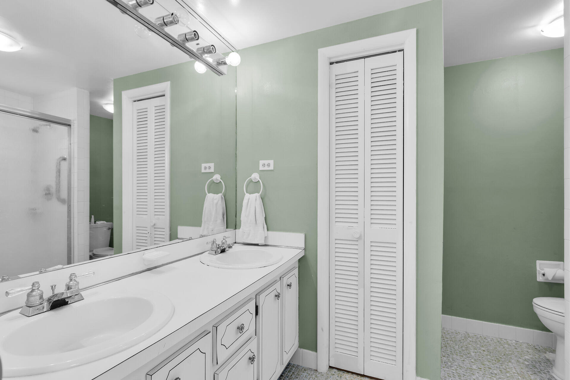 423 Sombrero Beach Road, Unit 9 Marathon, FL 33050 - Photo 18 of 42 Primary Bath with Huge Linen Closet