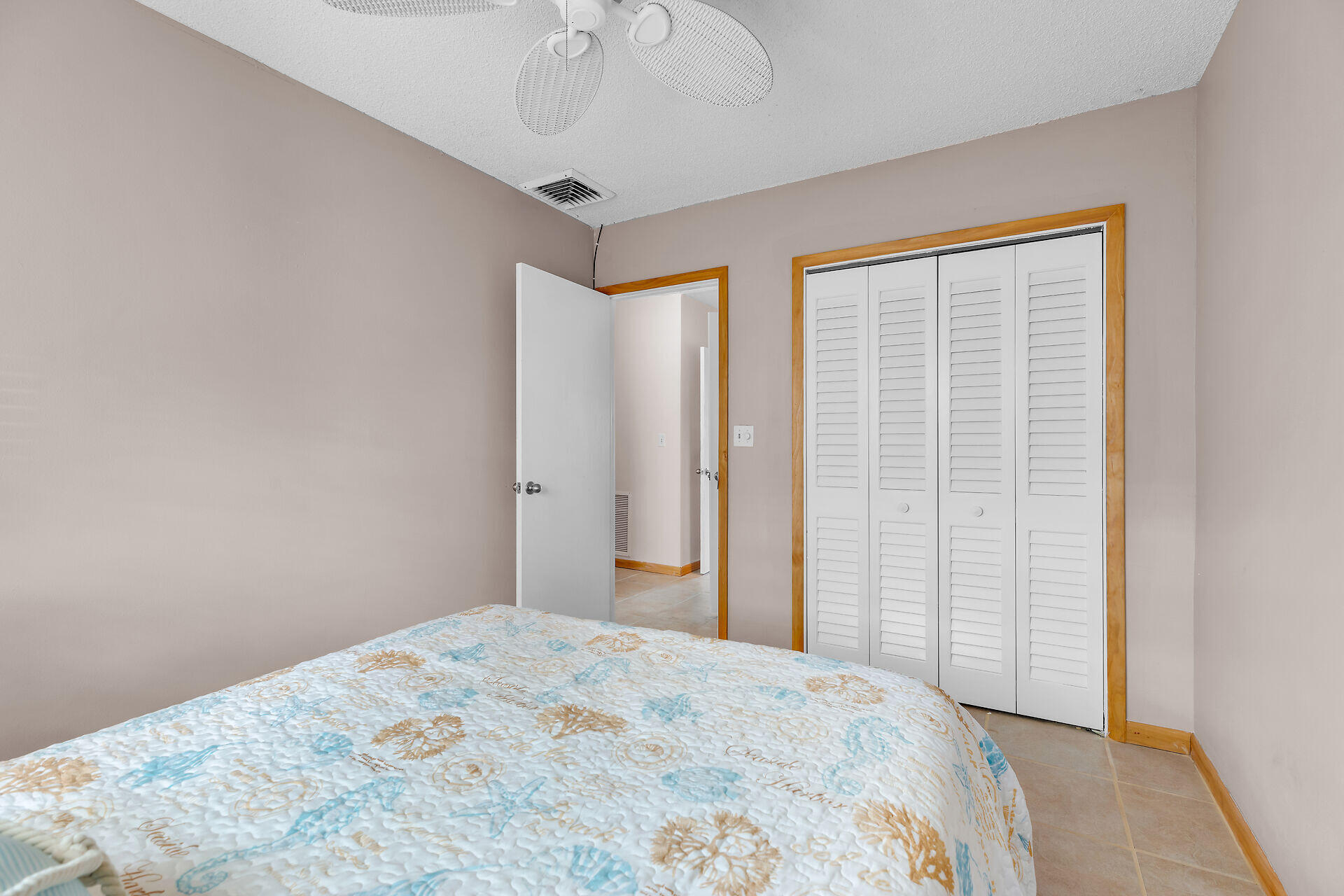 423 Sombrero Beach Road, Unit 9 Marathon, FL 33050 - Photo 23 of 42 Guest Bedroom - Closet View