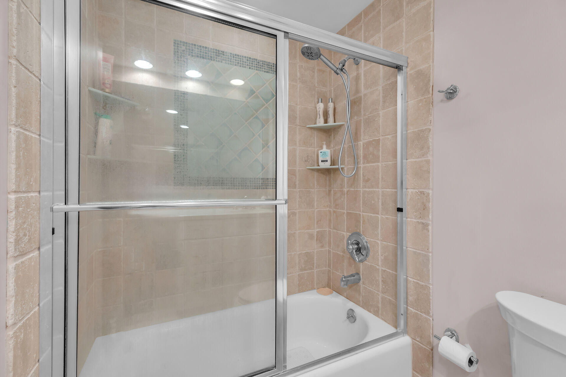 423 Sombrero Beach Road, Unit 9 Marathon, FL 33050 - Photo 25 of 42 Bathroom - Shower & Tile Details