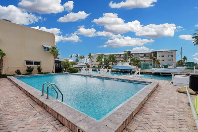 $610,000 | 423 Sombrero Beach Road, Unit 9, Marathon, FL 33050