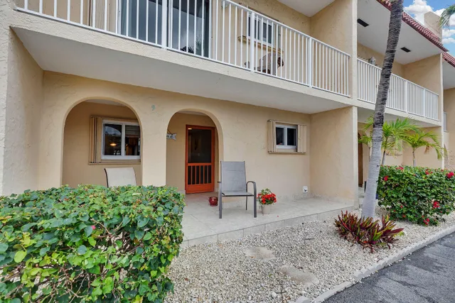 $610,000 | 423 Sombrero Beach Road, Unit 9, Marathon, FL 33050