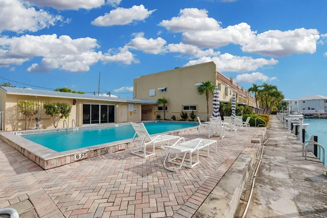 $610,000 | 423 Sombrero Beach Road, Unit 9, Marathon, FL 33050