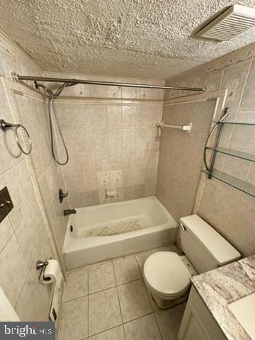 9110 Canterbury Riding, Unit 129 Laurel, MD 20723 - Photo 12 of 20 a bathroom with a toilet and a bathtub