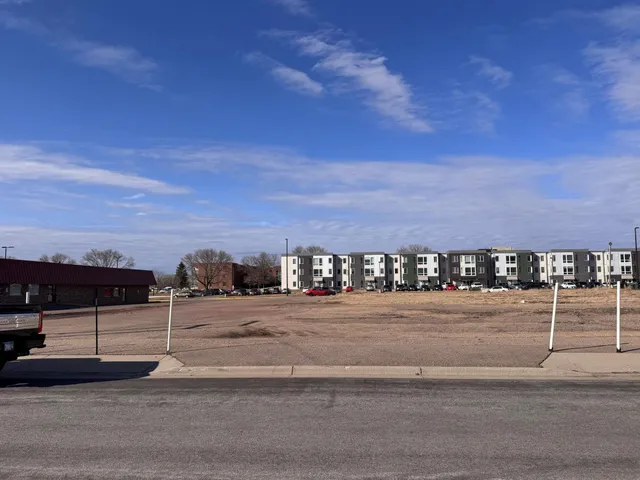 $300,000 | 1417 East College Drive, Marshall, MN 56258