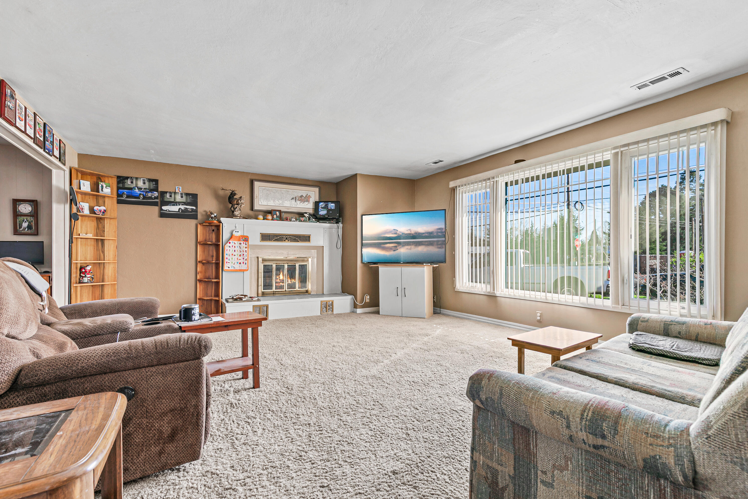 3200 Hanley Road Central Point, OR 97502 - Photo 6 of 25 a living room with furniture and a large window