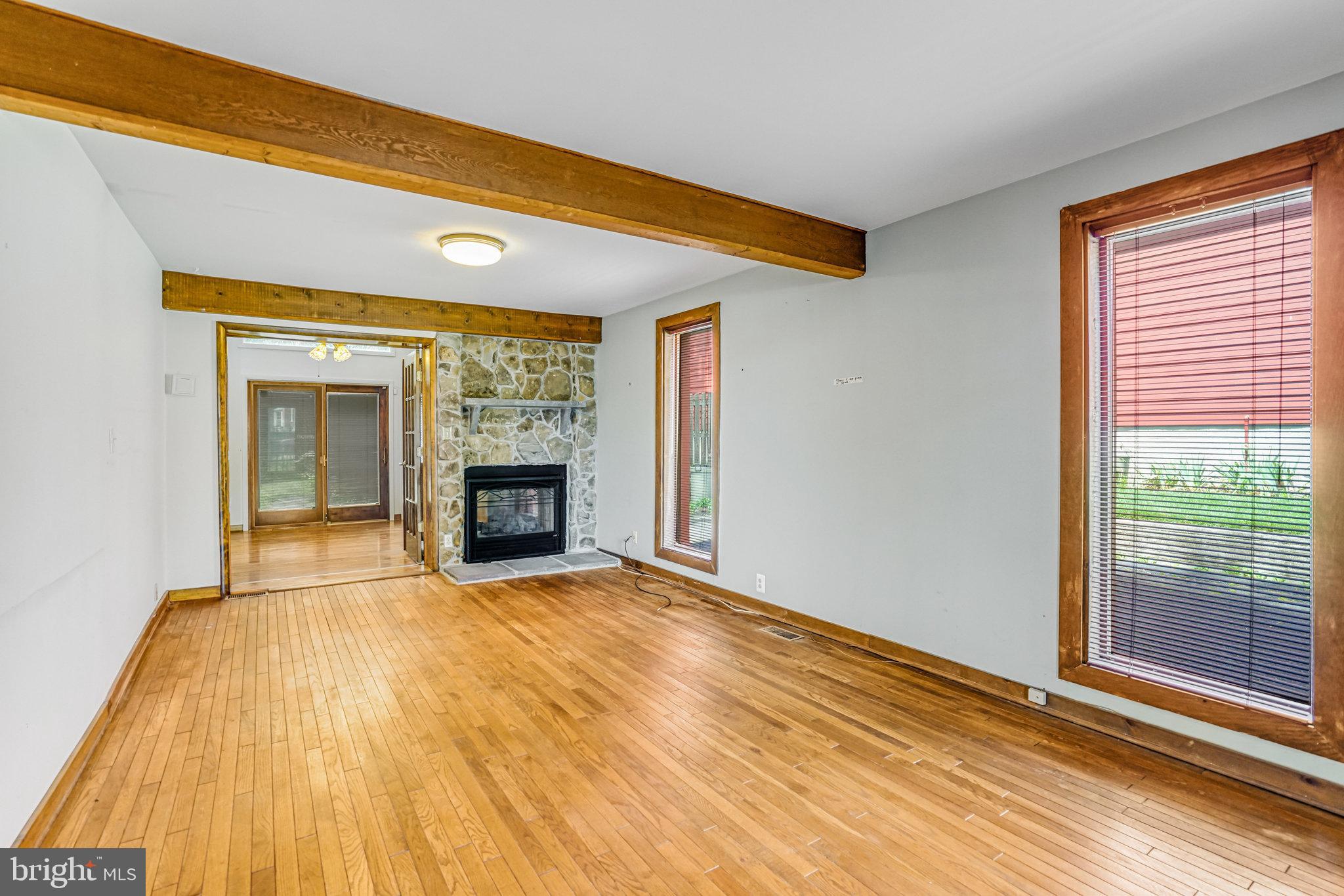 7125 Gordons Road Falls Church, VA 22043 - Photo 12 of 41 Living Room