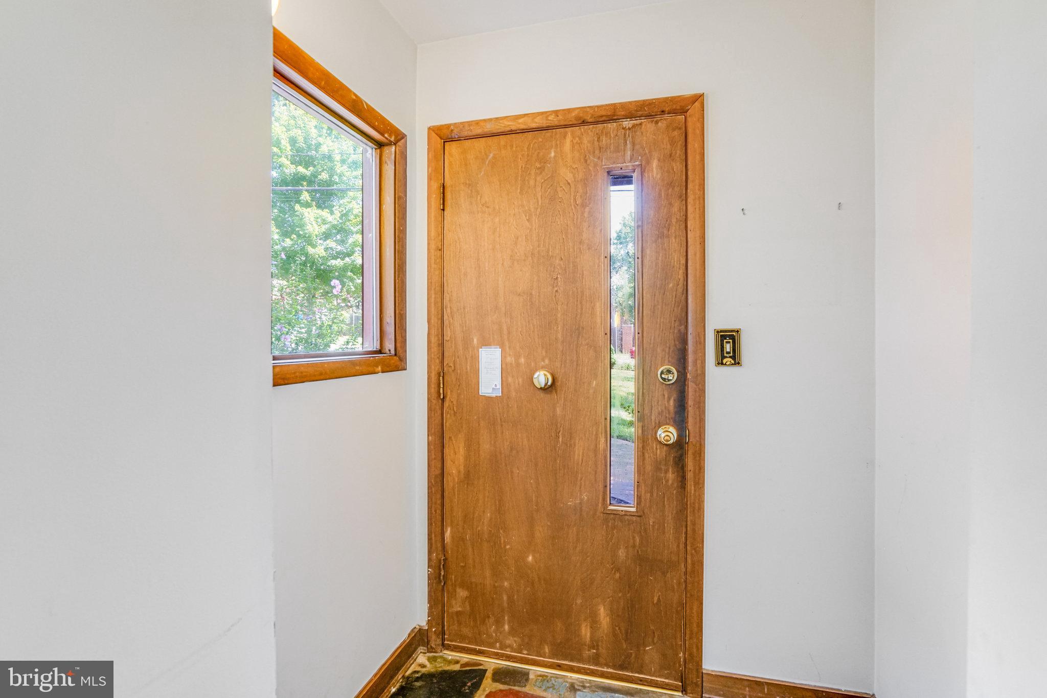 7125 Gordons Road Falls Church, VA 22043 - Photo 3 of 41 Front entrance