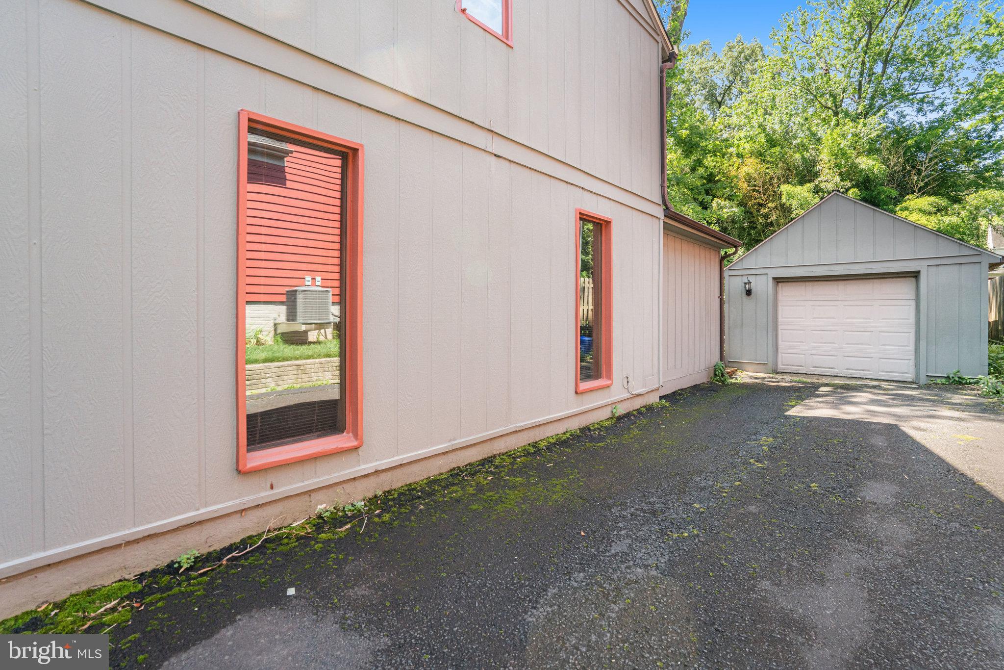 7125 Gordons Road Falls Church, VA 22043 - Photo 35 of 41 Long driveway provides easy parking