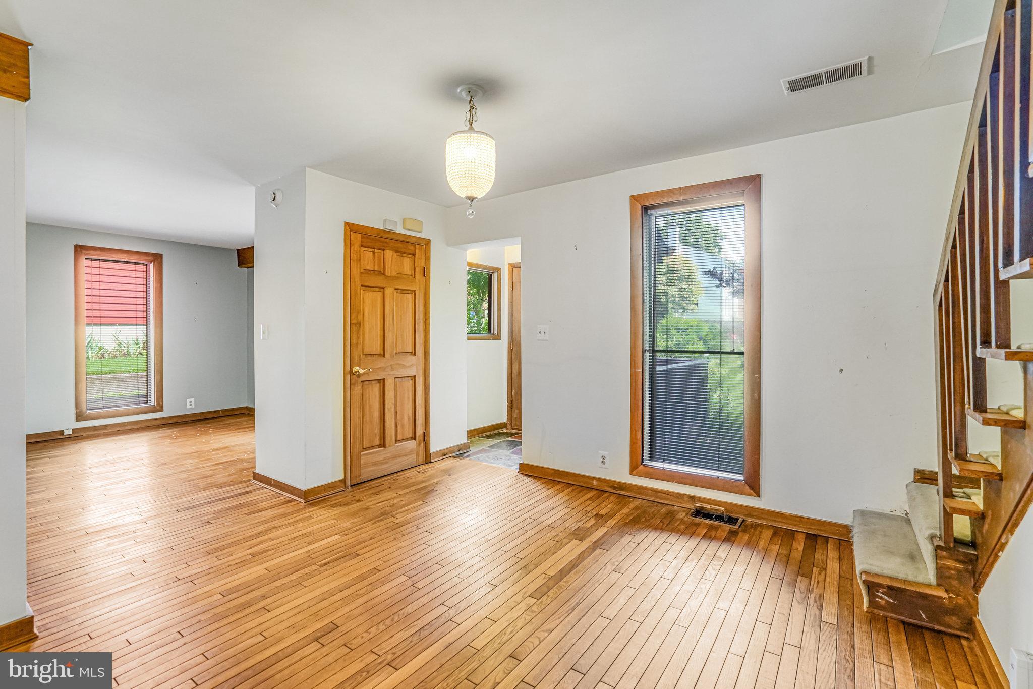 7125 Gordons Road Falls Church, VA 22043 - Photo 4 of 41 Gallery Image 4