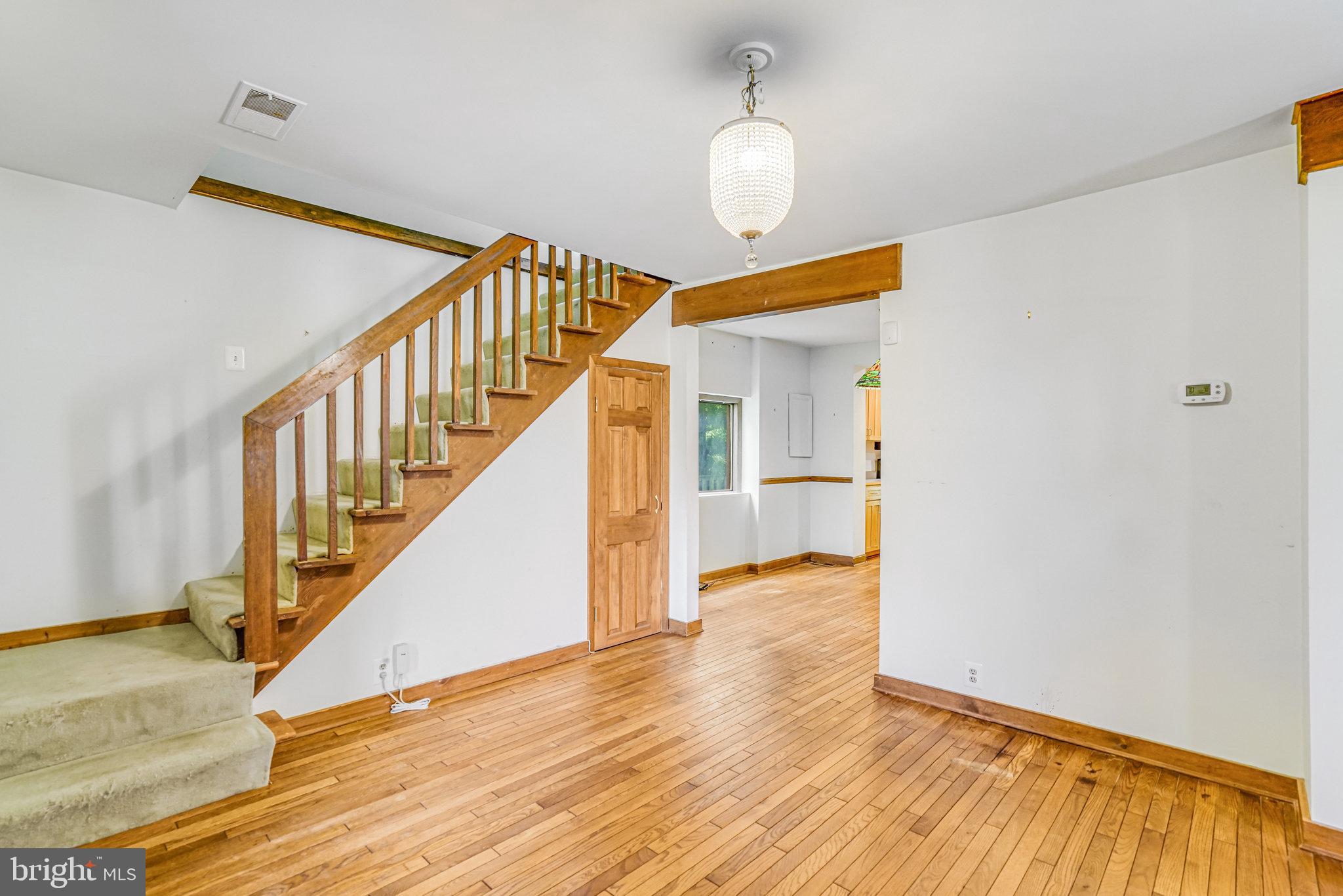 7125 Gordons Road Falls Church, VA 22043 - Photo 5 of 41 Open Foyer