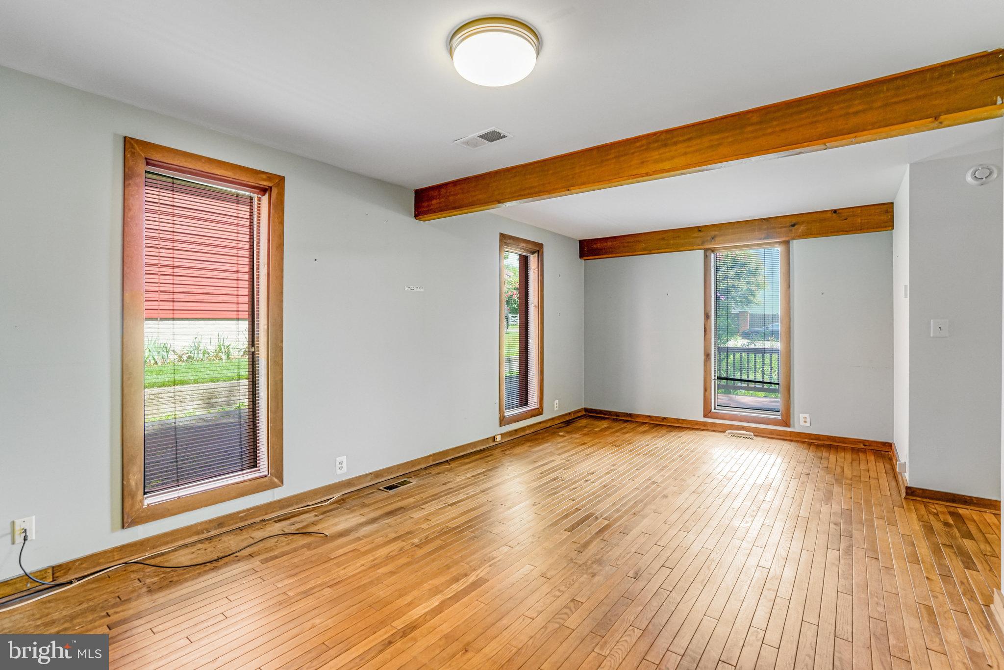 7125 Gordons Road Falls Church, VA 22043 - Photo 10 of 41 Living Room