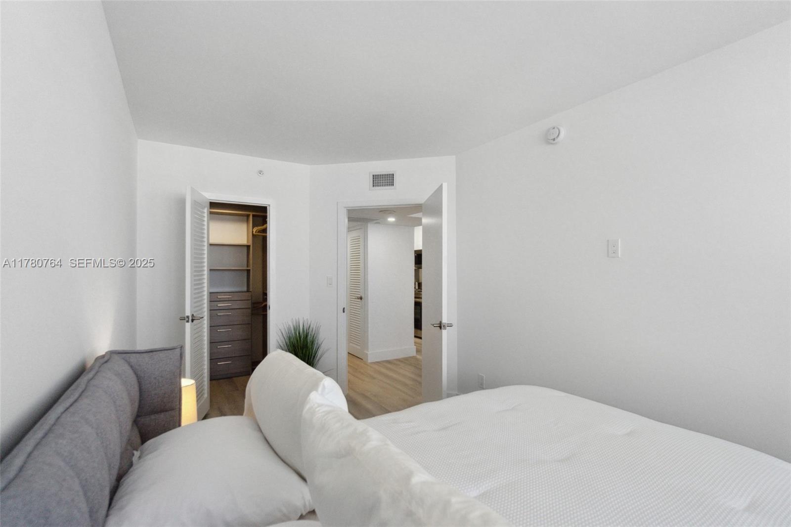 100 Lincoln Road, Unit 1218 Miami Beach, FL 33139 - Photo 11 of 27 Photo 11