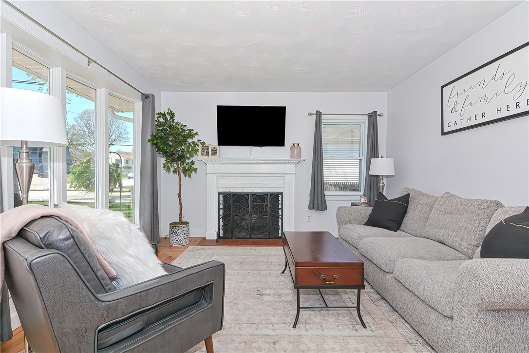 26 Willow Road Smithfield, RI 02828 - Photo 6 of 37