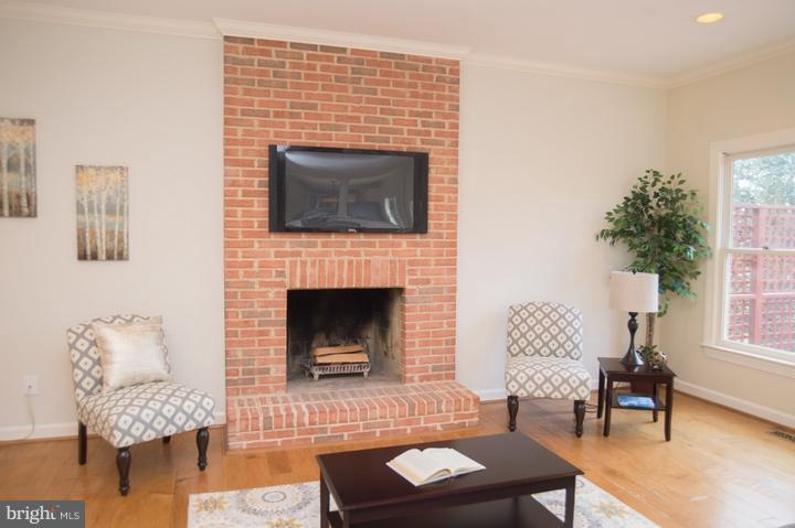11600 Caplinger Road Silver Spring, MD 20904 - Photo 13 of 30 Living Room